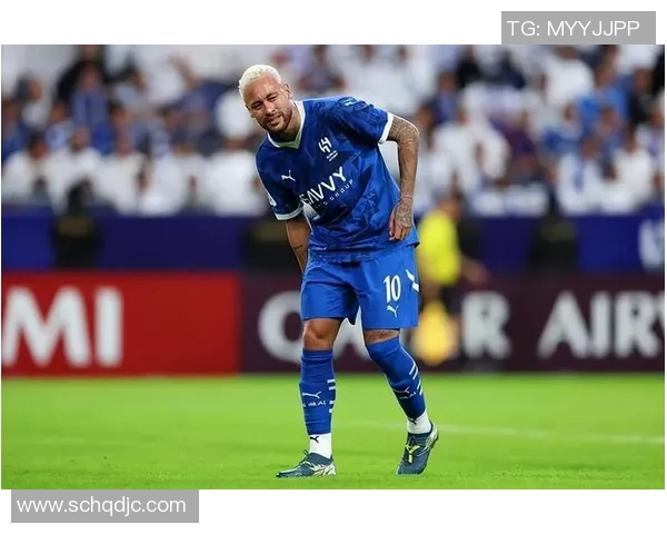 足球明星因腿部剧烈疼痛面临职业生涯重大挑战引发广泛关注